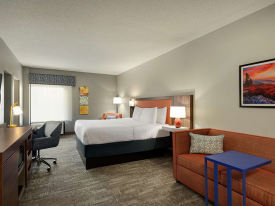 韦恩斯伯勒/斯图亚特德拉福特欢朋旅馆