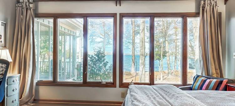 Ultimate Family Lakehouse- wide water views!图片