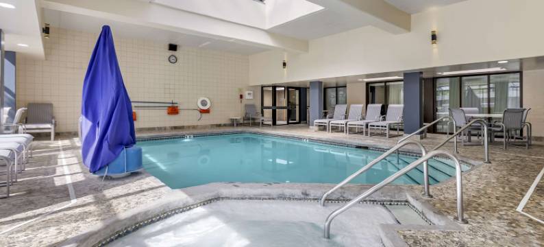 因塔内与高地俱乐部贝斯特韦斯特优质酒店(Best Western Plus InnTowner Madison)图片