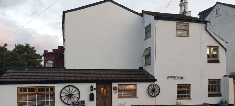 新布莱顿华丽奇特的2床房子(Stunning Quirky 2-Bed Cottage in New Brighton)图片