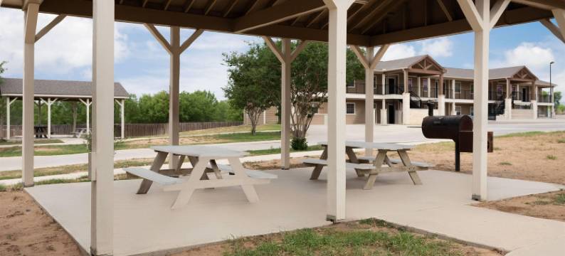 卡里索斯普林斯鹰巢- 温德姆旅屋(Eagle's Den Suites Carrizo Springs a Travelodge by Wyndham)图片