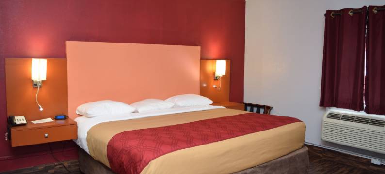 布鲁克波特伊克诺旅馆(Econo Lodge)图片