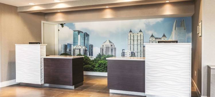 亚特兰大市中心巴克黑德拉昆塔温德姆套房酒店(La Quinta Inn & Suites by Wyndham Atlanta Midtown - Buckhead)图片