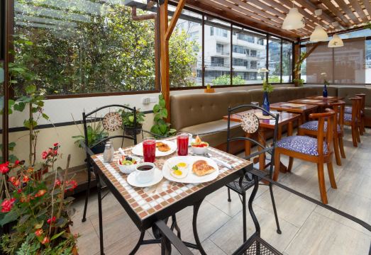 ArtPlaza Hotel Overview