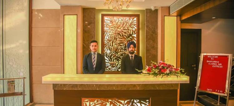 巴拉万克拉克斯快捷旅馆(Bharawan Clarks Inn Express)图片