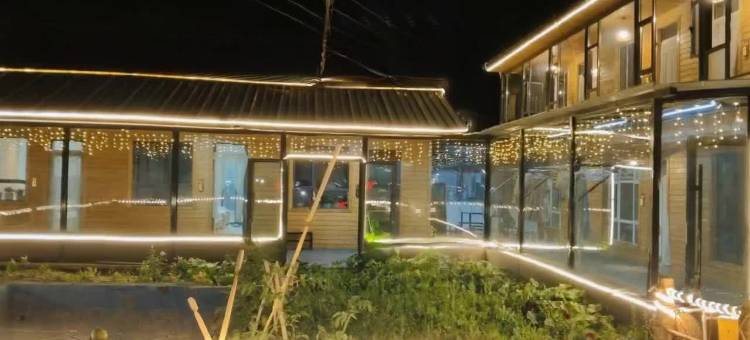 尼勒克山舍民宿(蜜蜂小镇店)图片