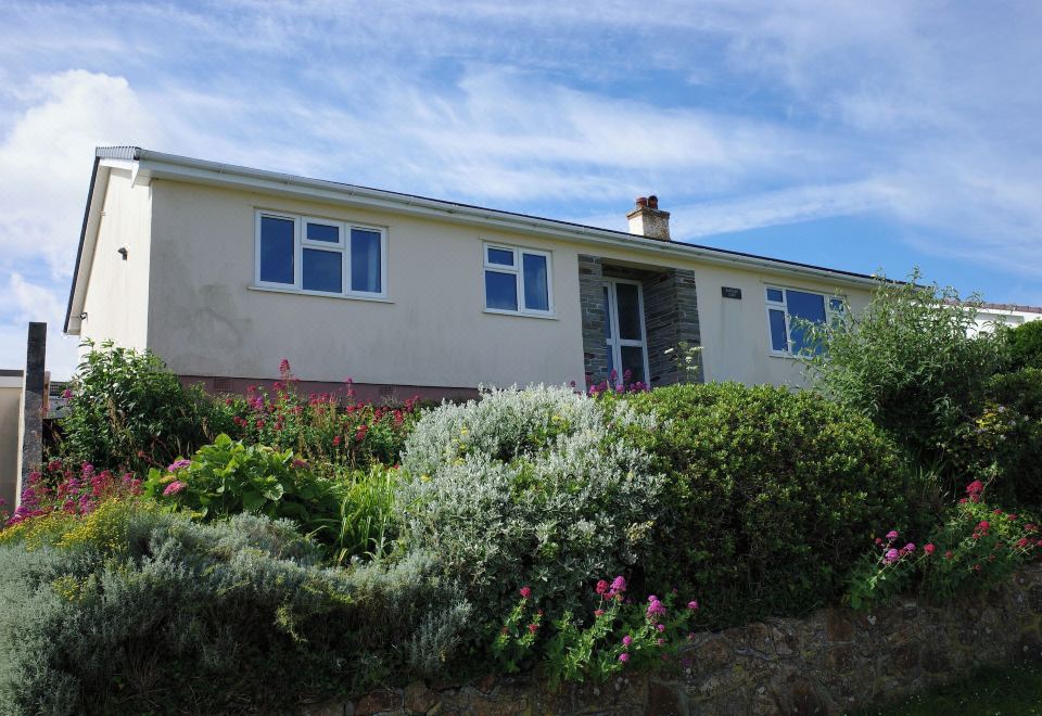 Badgers Cliff Hotel Overview