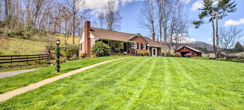 风景秀丽的坎顿家，配有阳光房 - 靠近阿什维尔！(Scenic Canton Home with Sunroom - Near Asheville!)图片