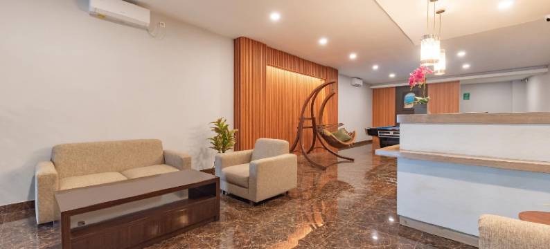 桑斯维布斯苏拉帕西孔福塔酒店(Sans Vibes Surapati Konforta Hotel)图片
