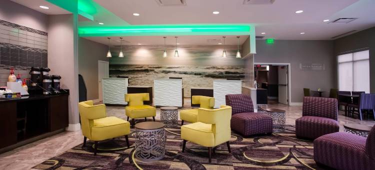 维吉尼亚海滩拉昆塔温德姆套房酒店(La Quinta Inn & Suites by Wyndham Virginia Beach)图片