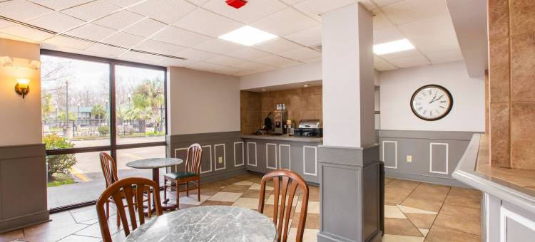 波特艾伦旅馆(Port Allen Inn)图片