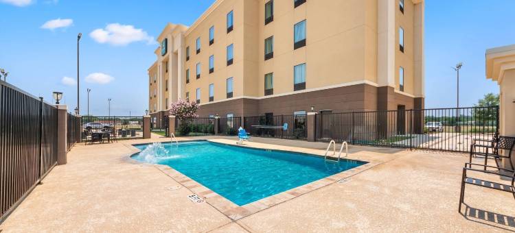 皮尔索尔的品质套房酒店(Quality Inn & Suites Pearsall)图片