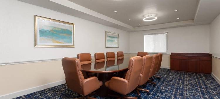 那不勒斯浩枫温德姆公寓(Hawthorn Extended Stay by Wyndham Naples)图片