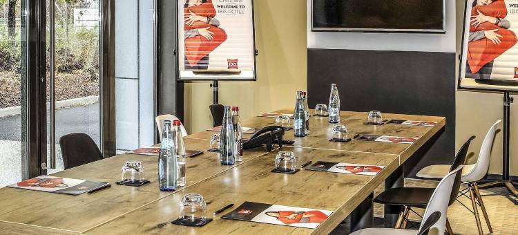 圣热尼普伊日内瓦宜必思酒店(法国边境内)(Ibis Saint-Genis-Pouilly Genève)图片
