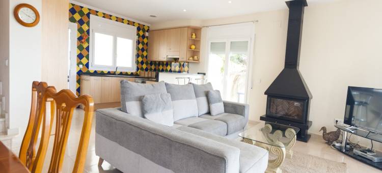 Holiday Home in Empuriabrava with Private Pool图片