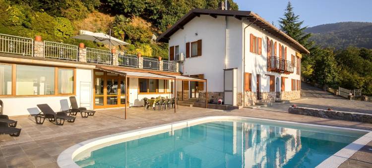 Lakeside Mansion with Pool图片