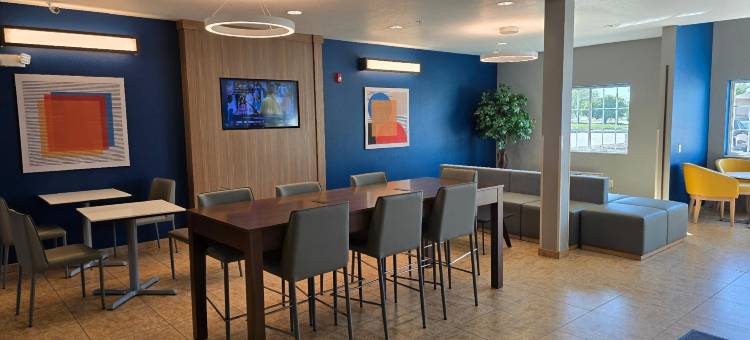 康瑟尔布拉夫斯麦客达套房酒店(Microtel Inn & Suites by Wyndham Council Bluffs/Omaha)图片