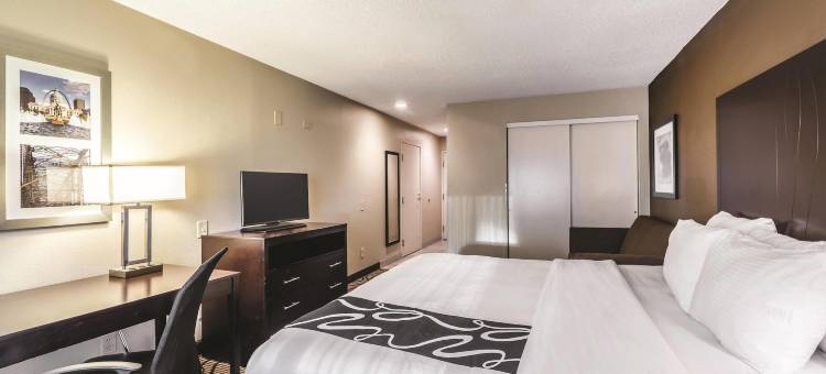圣路易斯科林斯维尔拉昆塔温德姆套房酒店(La Quinta Inn & Suites by Wyndham Collinsville - St. Louis)图片