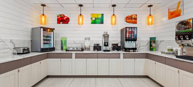 凯艺酒店-机场游艇港(Quality Inn Airport - Cruise Port)图片