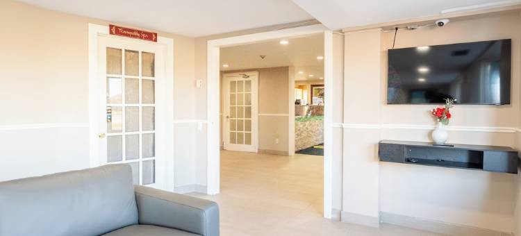 加纳诺克/乡绅度假村温德姆速 8 酒店(Super 8 by Wyndham Gananoque        Country Squire Resort)图片