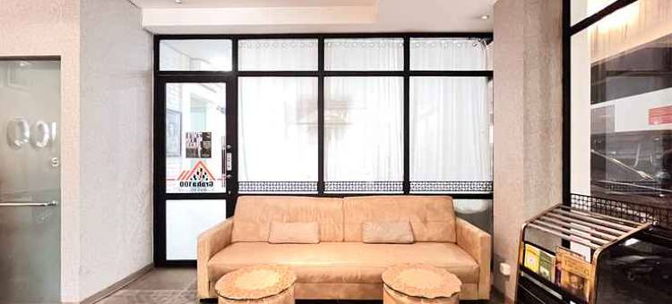 超级OYO Capital O 3905 Graha 100宾馆(Sans Vibes Hotel Syariah Graha 100 Gubeng Surabaya)图片