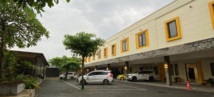 图隆阿贡沃特尔酒店(Grand Charis Hotel Tulungagung)图片