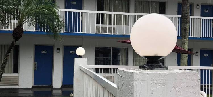 佛罗里达代托纳比奇- 赛道 6号汽车旅馆(Motel 6 Daytona Beach, FL - Speedway)图片
