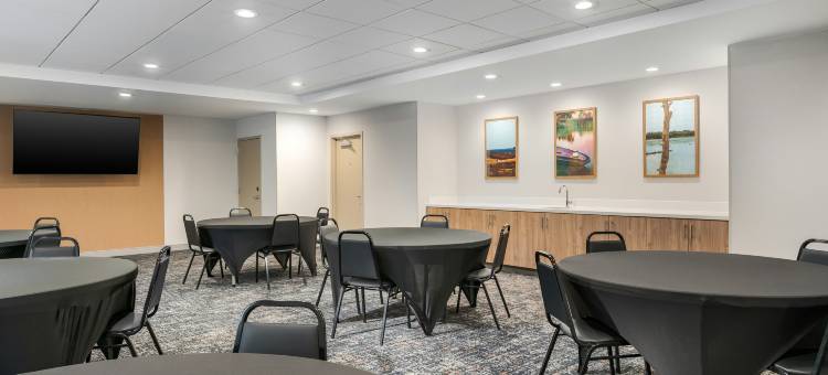 阿尔皮纳希尔顿欢朋套房酒店(Hampton Inn & Suites by Hilton Alpena)图片