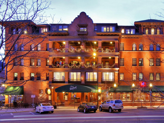 博尔德拉多酒店