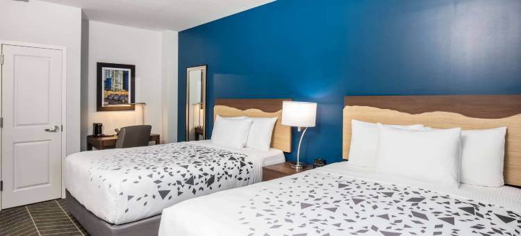 长岛市拉昆塔温德姆套房酒店(La Quinta Inn and Suites by Wyndham Long Island City)图片