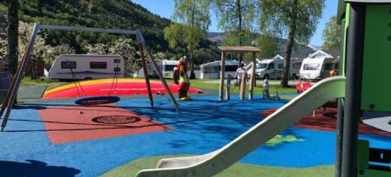 金沙维克露营酒店(Kinsarvik Camping)图片