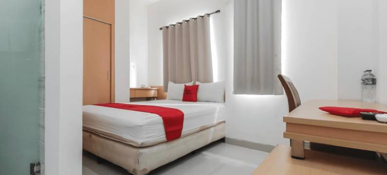 红多兹高级酒店-靠近勿加泗银河购物中心(RedDoorz Plus Near Galaxy Bekasi)图片