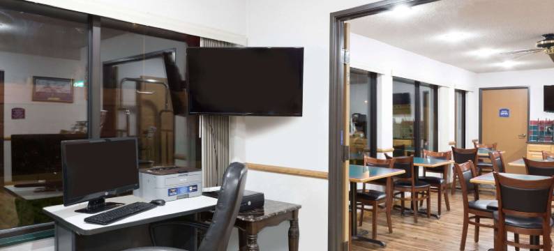 威奇托机场豪生酒店(Howard Johnson by Wyndham Wichita Airport)图片