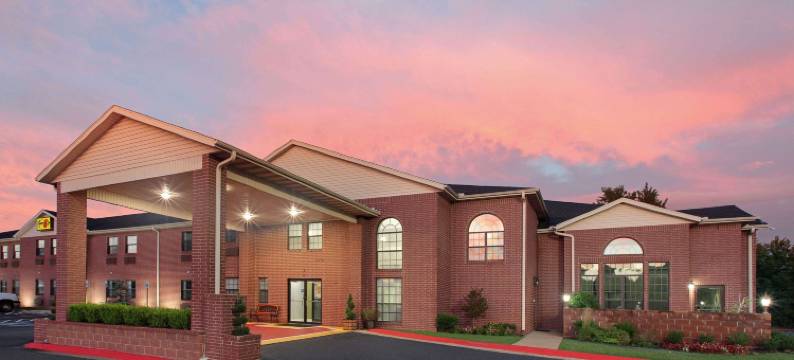 洛厄尔-本顿维尔-罗杰斯地区速8酒店(Super 8 by Wyndham Lowell/Bentonville/Rogers Area)图片