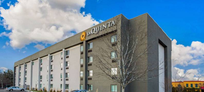 哈特福德布拉德利机场拉昆塔温德姆套房酒店(La Quinta Inn & Suites by Wyndham Hartford - Bradley Airport)图片