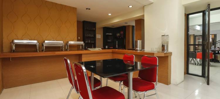 红门酒店普拉斯@望加锡格兰德波普勒酒店(Collection O Losari Near Pantai Losari Formerly Hotel Grand Populer)图片