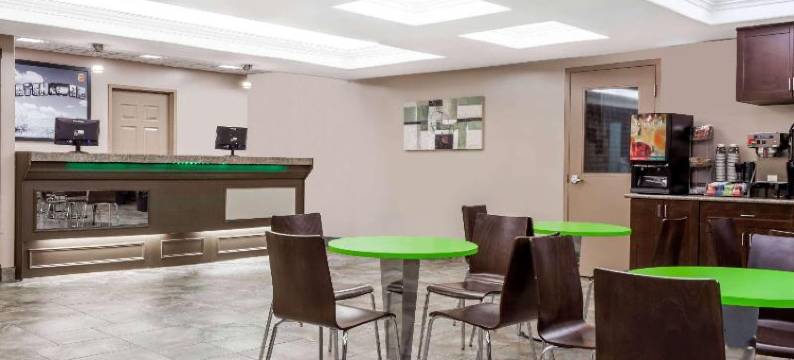 萨斯卡通近萨斯卡通机场速8酒店(Super 8 by Wyndham Saskatoon Near Saskatoon Airport)图片