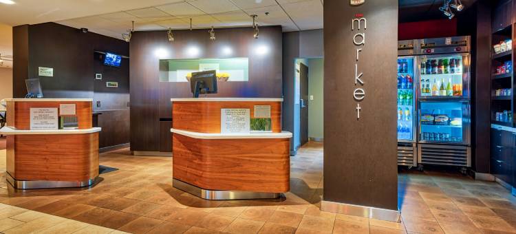 汉普顿体育馆中央万怡酒店(Courtyard Hampton Coliseum Central)图片