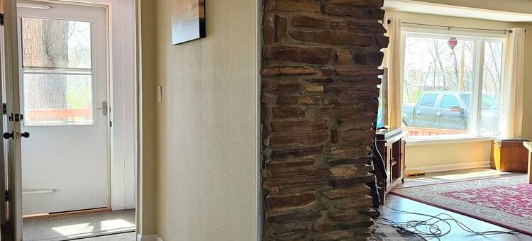 3 BdrHomew/HotTub+FREE Firewood,sleeps10inMauston,closeto WI Dells/Attractions图片