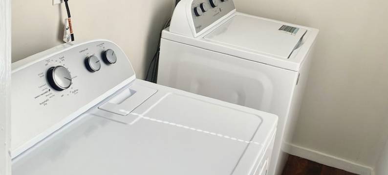 Large 3BR APT w/ enclosed front porch Close to Polar Park, palladium, WPI, DCU图片