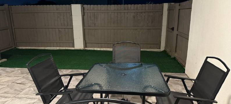 Cozy 3-bedroom townhome, best location in North Laredo. Sleeps 6-8.图片