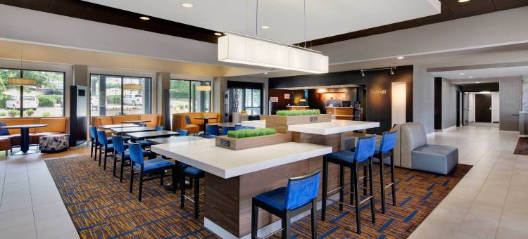 亚特兰大诺克罗斯/桃树角万怡酒店(Courtyard Atlanta Norcross/Peachtree Corners)图片