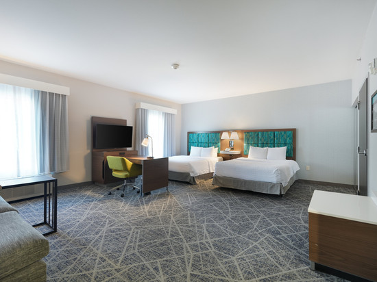 塔尔萨中心欢朋套房酒店