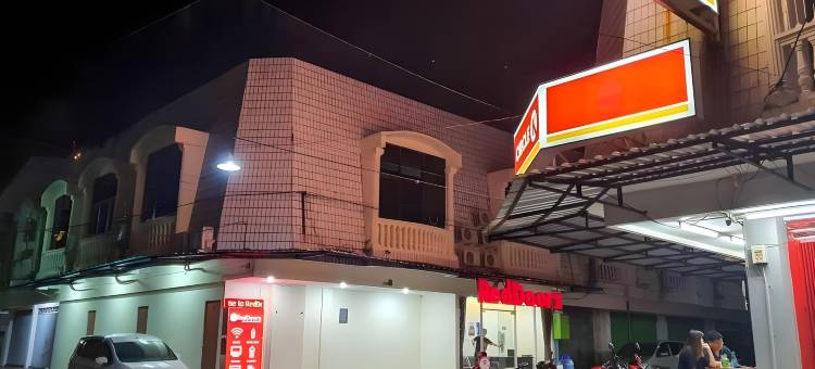 泗水梅詹宋科诺红多兹酒店(RedDoorz at Mayjen Sungkono Surabaya)图片