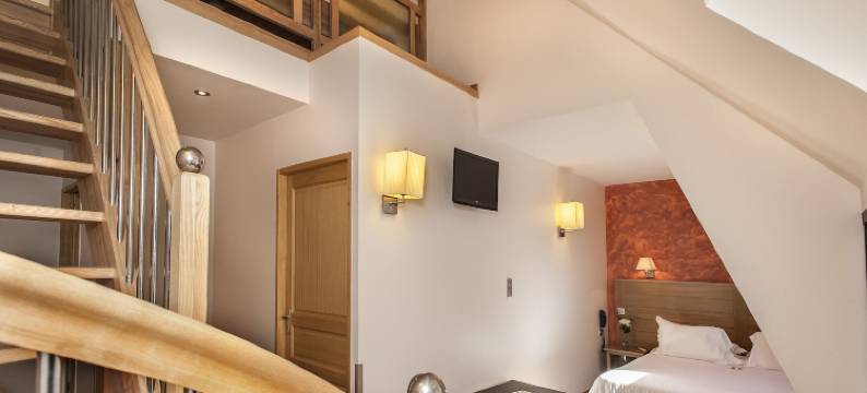 洛吉斯酒店餐厅 Les 2 Rives - A75，河边(Logis Hôtel Restaurant les 2 Rives - A75, en Bordure de rivière)图片