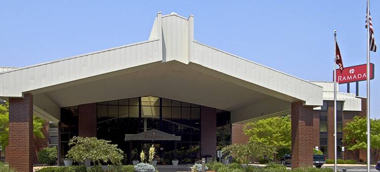 贝顿多夫温德姆华美达酒店(Ramada by Wyndham Bettendorf)图片