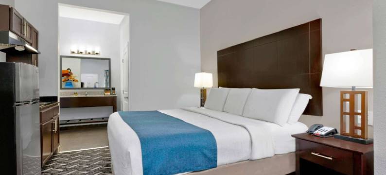 普莱森顿骑士旅馆贝尔蒙特客栈及套房酒店(Studio 6 Pleasanton, TX)图片