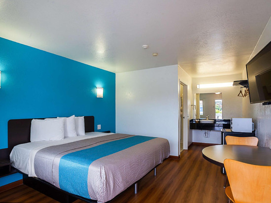 凡图拉市中心6号汽车旅馆