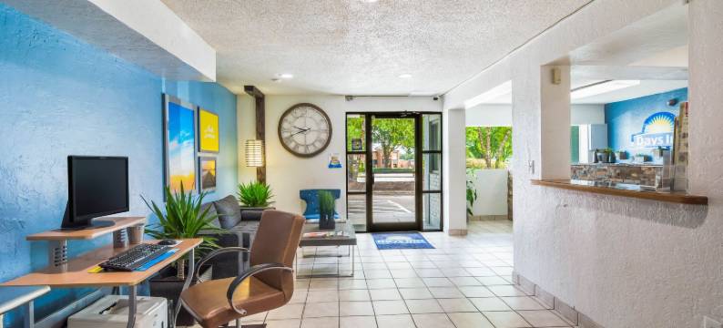 罗利格伦伍德-克拉布特里戴斯酒店(Days Inn by Wyndham Raleigh Glenwood-Crabtree)图片