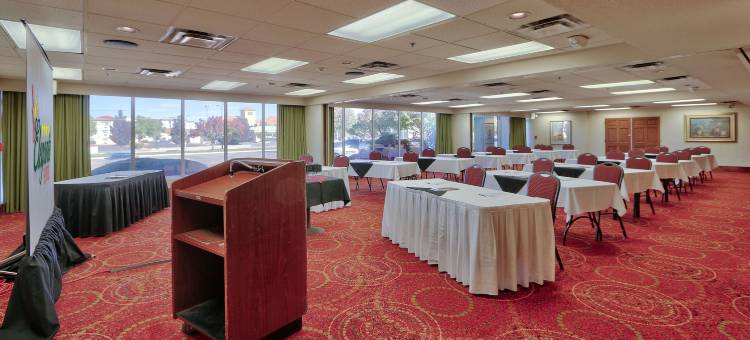 阿尔伯克基市中心温德姆华美达酒店(Ramada Plaza by Wyndham Albuquerque Midtown)图片